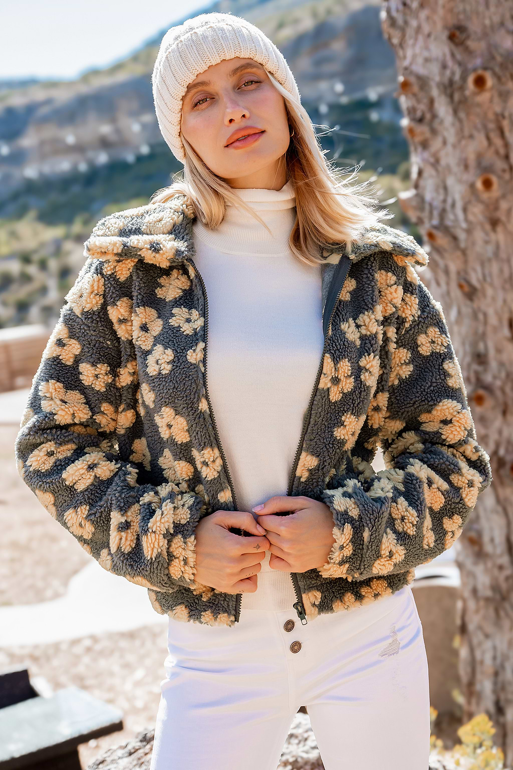 Florale Sherpa-Jacke mit Kragen und Frontreißverschluss