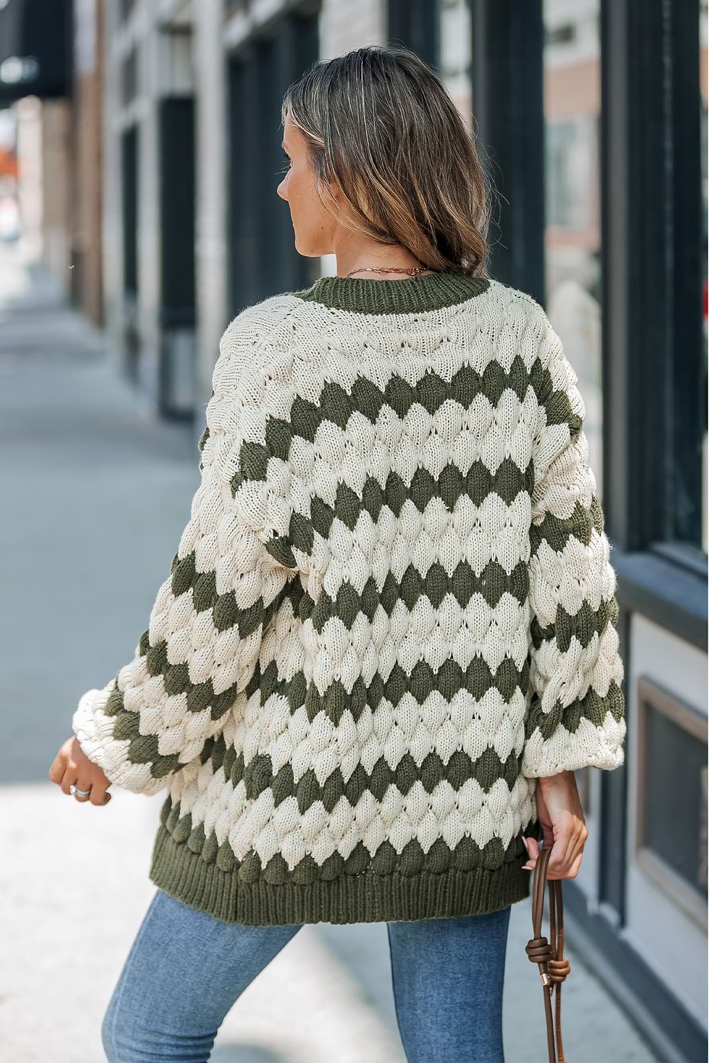 Grün-weiß gestreifter Cardigan mit Puffärmeln