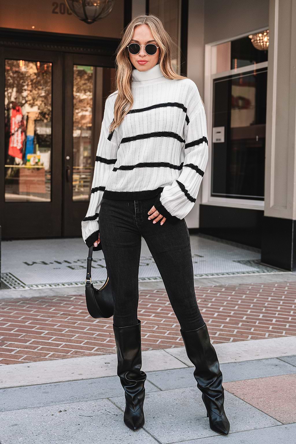 Jersey de cuello alto de manga larga con rayas blancas y negras