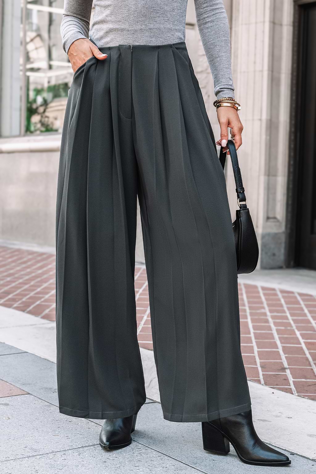 Pantalon plissé à jambes droites gris