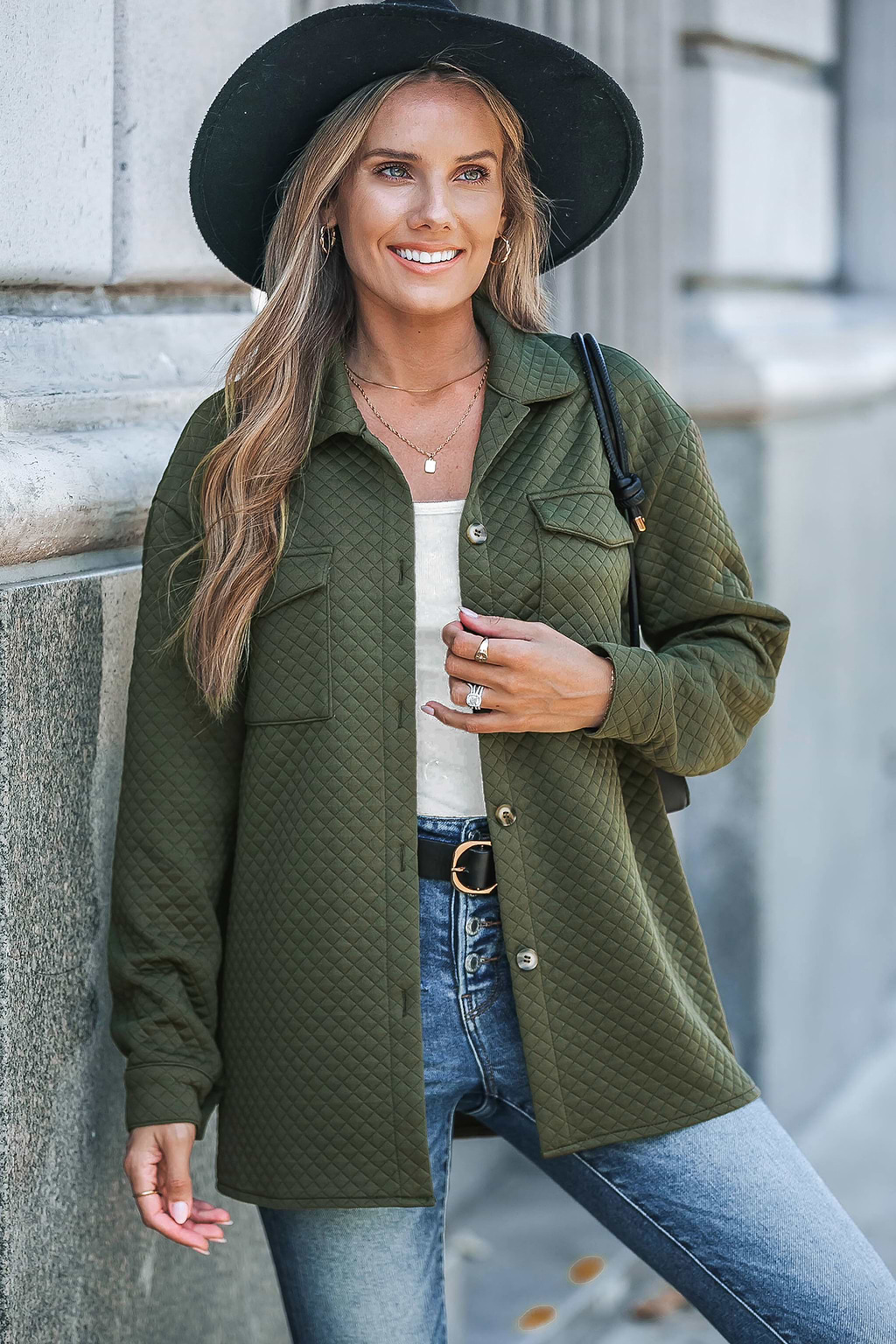 Grüne Jacke mit Kragen und Frontknöpfen