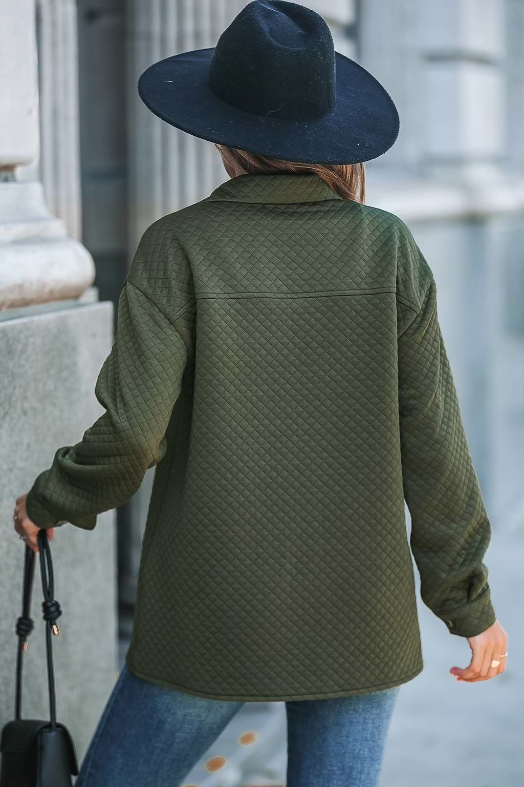 Grüne Jacke mit Kragen und Frontknöpfen