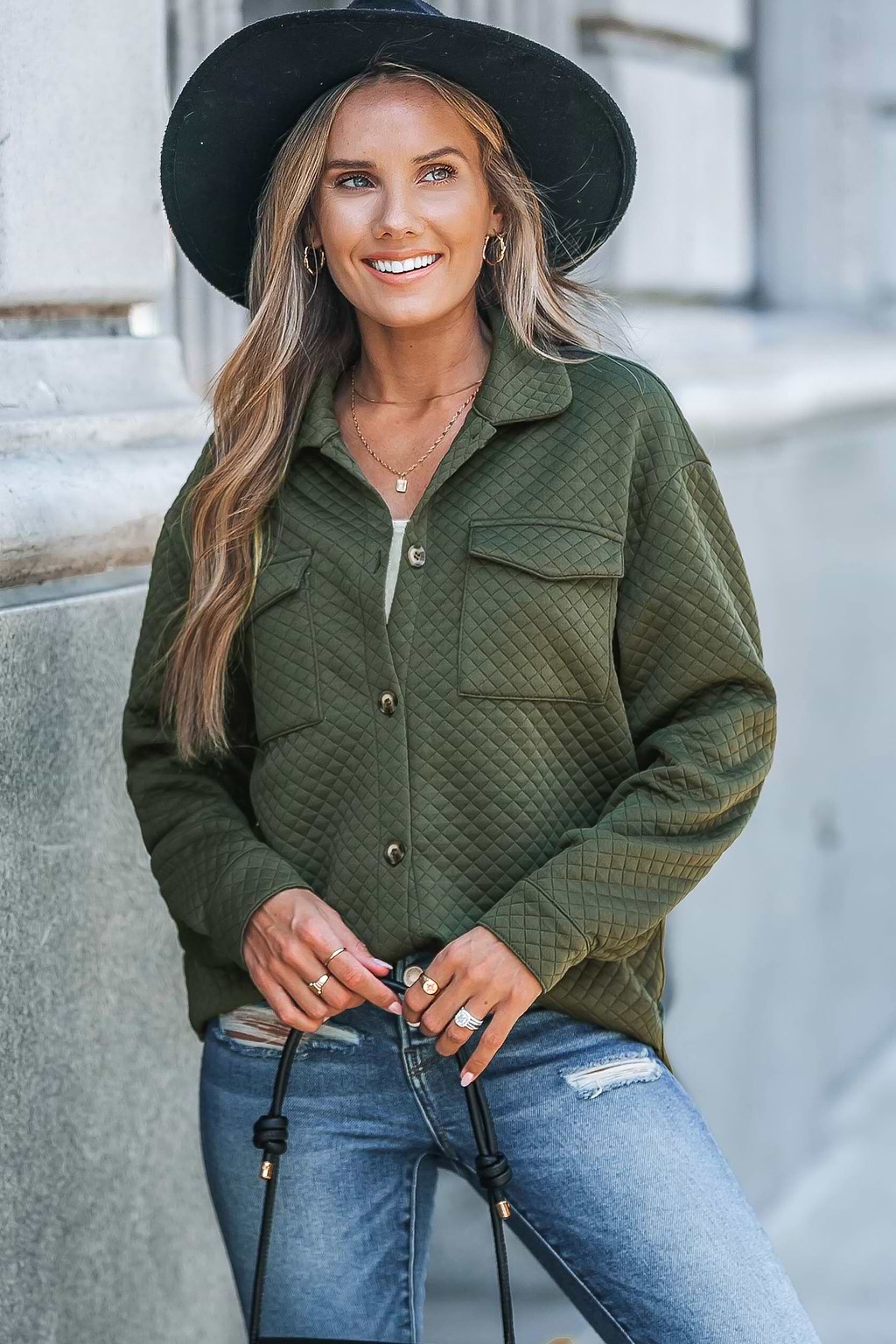 Grüne Jacke mit Kragen und Frontknöpfen