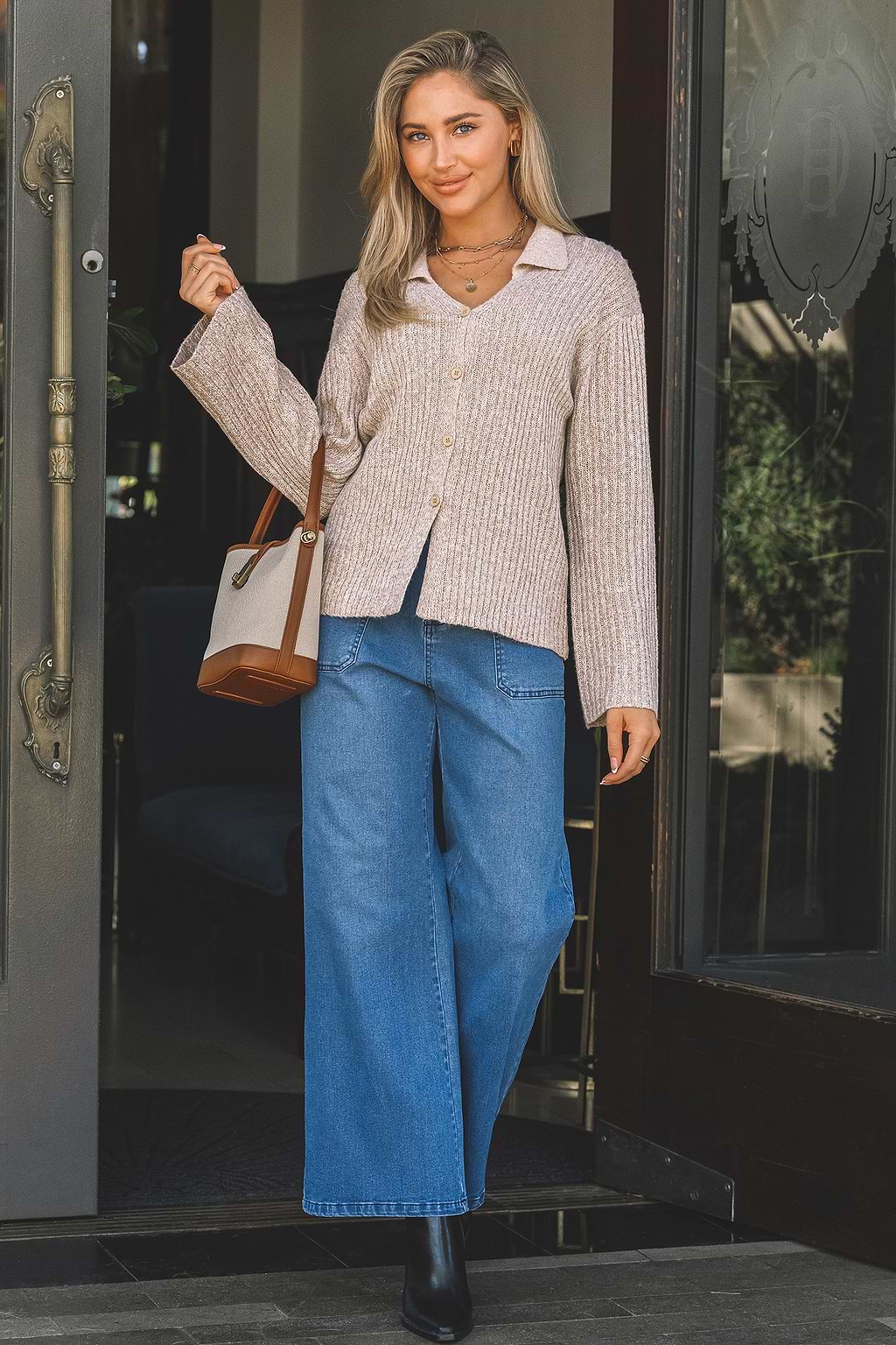 Abrikoos geribbelde gebreide trui met kraag en knopen