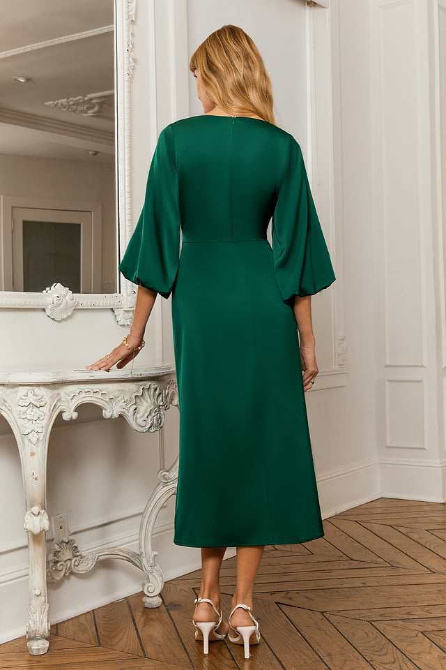 Robe à manches bouffantes et col plongeant en satin verte