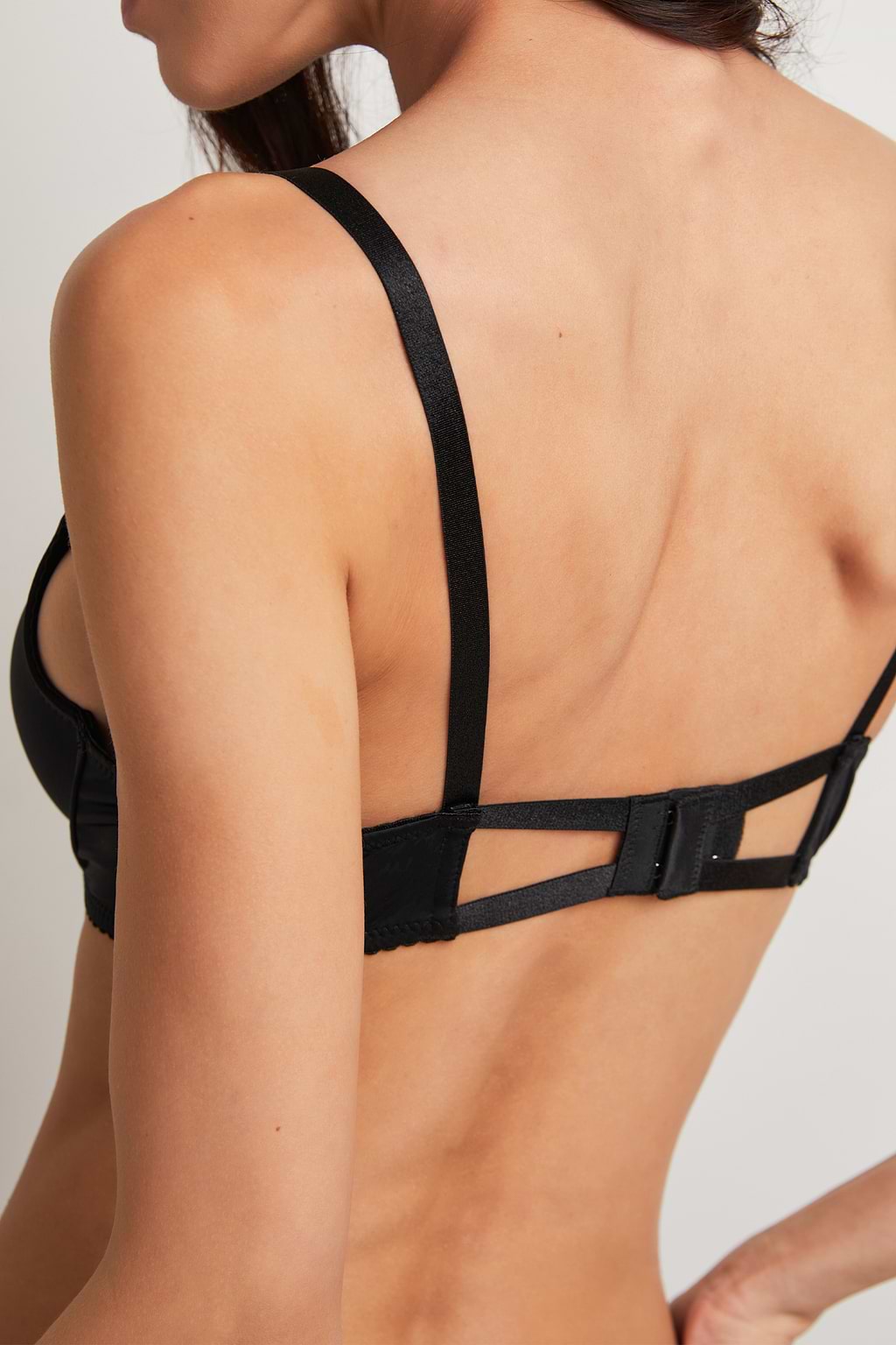 Completo reggiseno e biancheria intima con ferretto nero