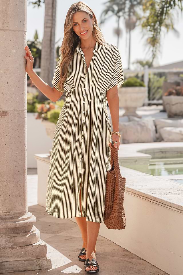 Robe longue beige avec col de chemise à rayures