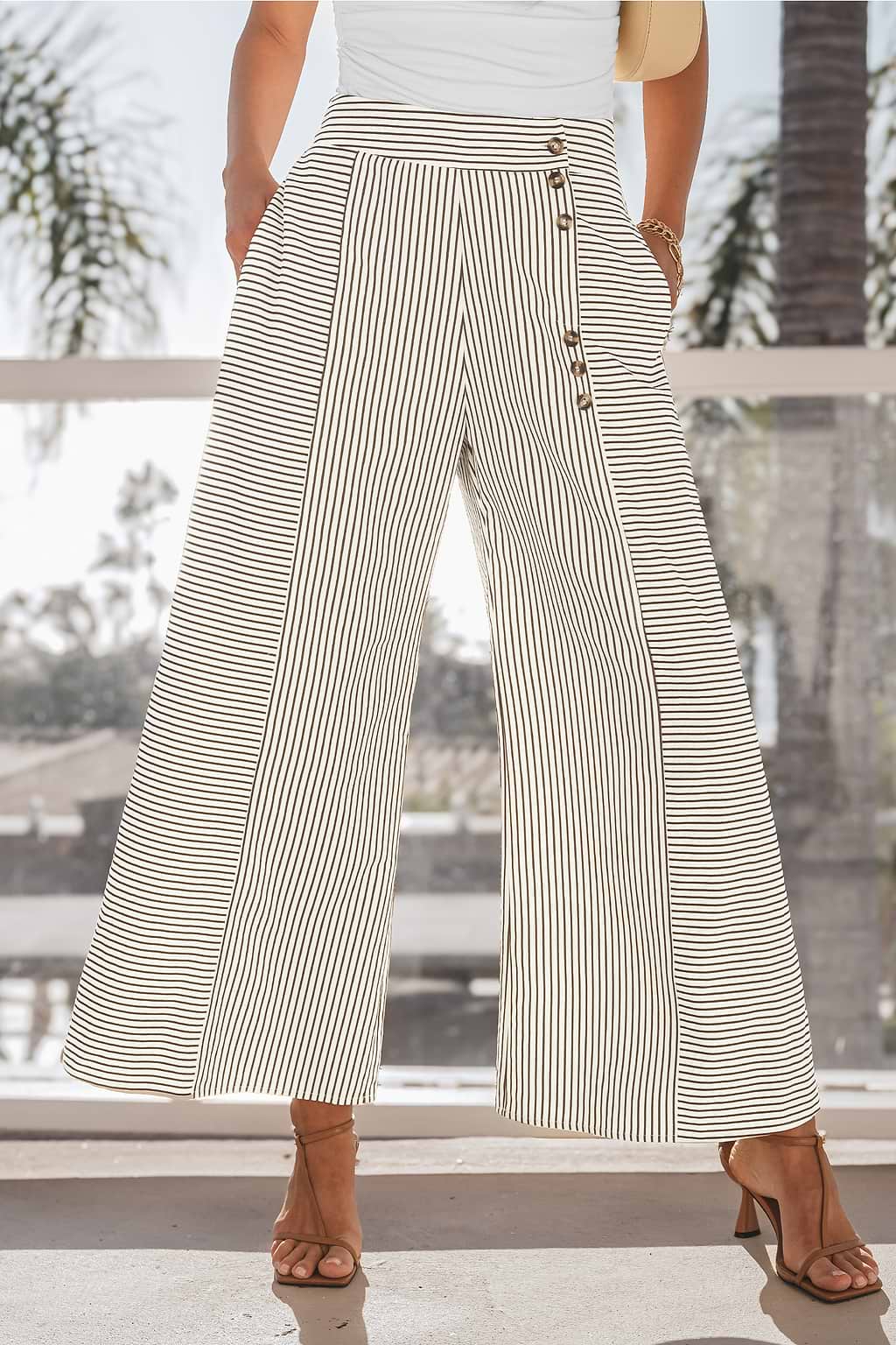 Pantalon fuselé à rayures asymétriques