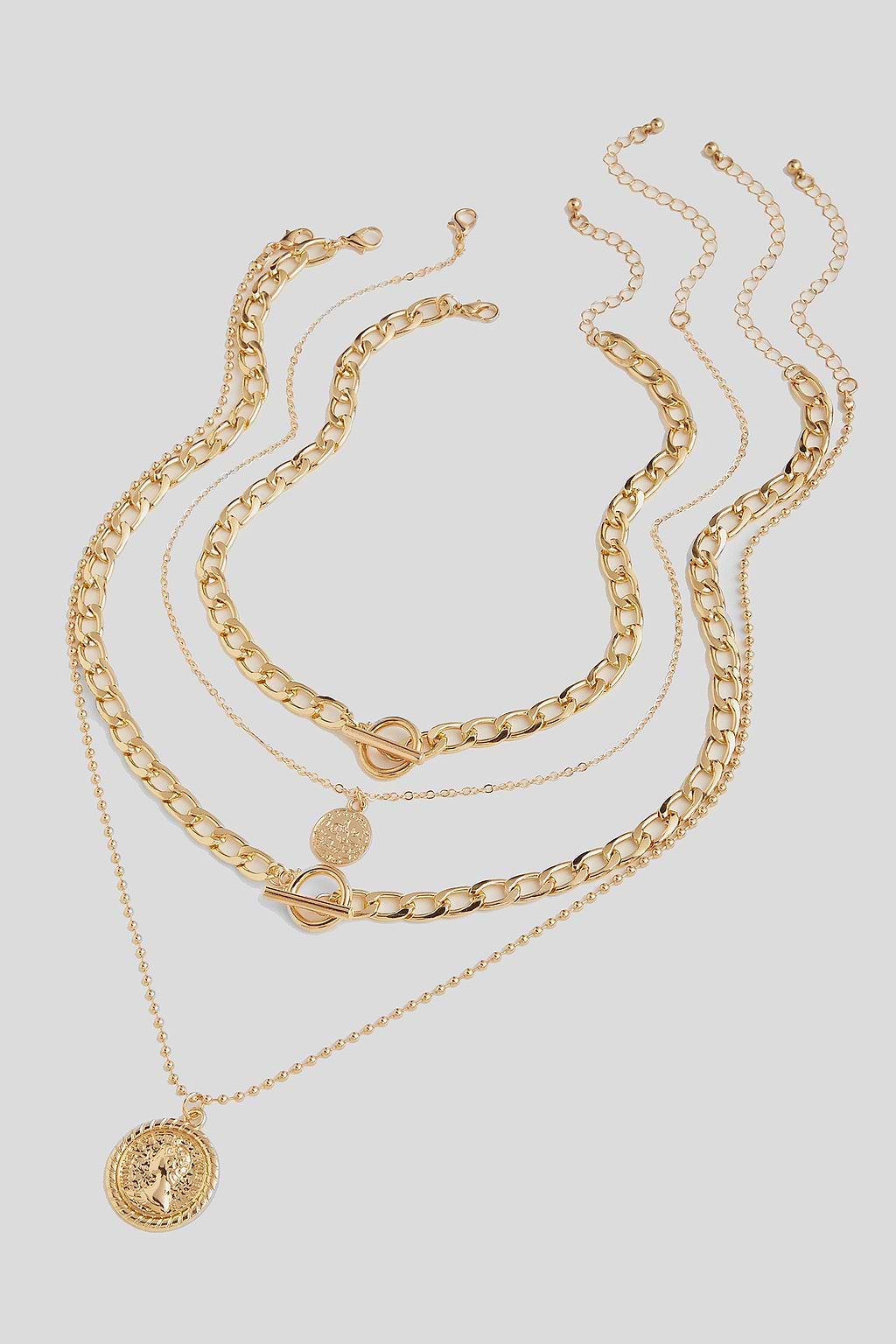 Collier superposé avec médaillon en or