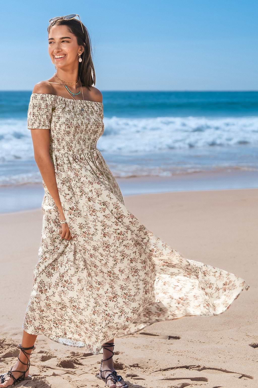 Robe longue florale rose à épaules dénudées