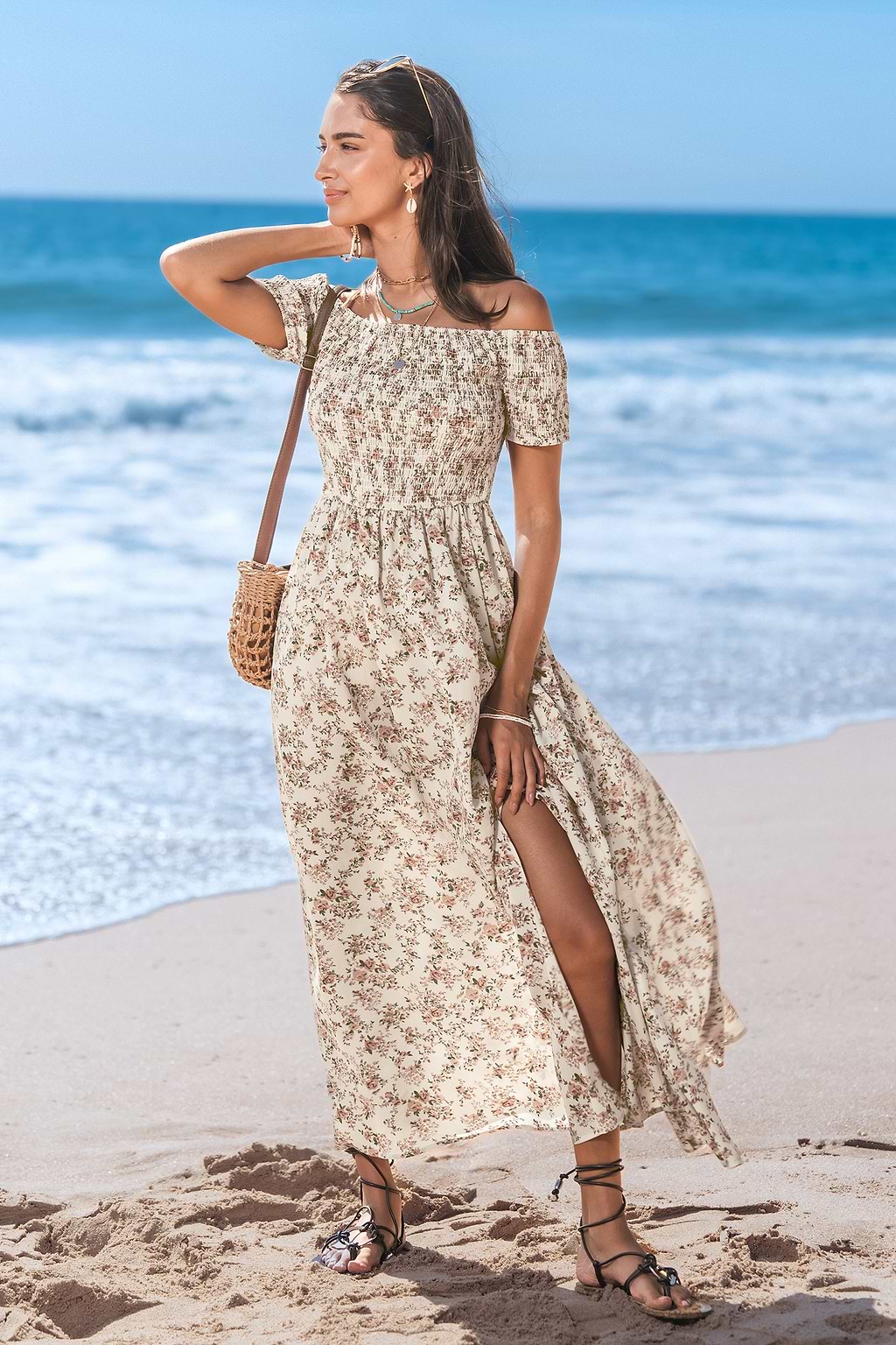 Robe longue florale rose à épaules dénudées