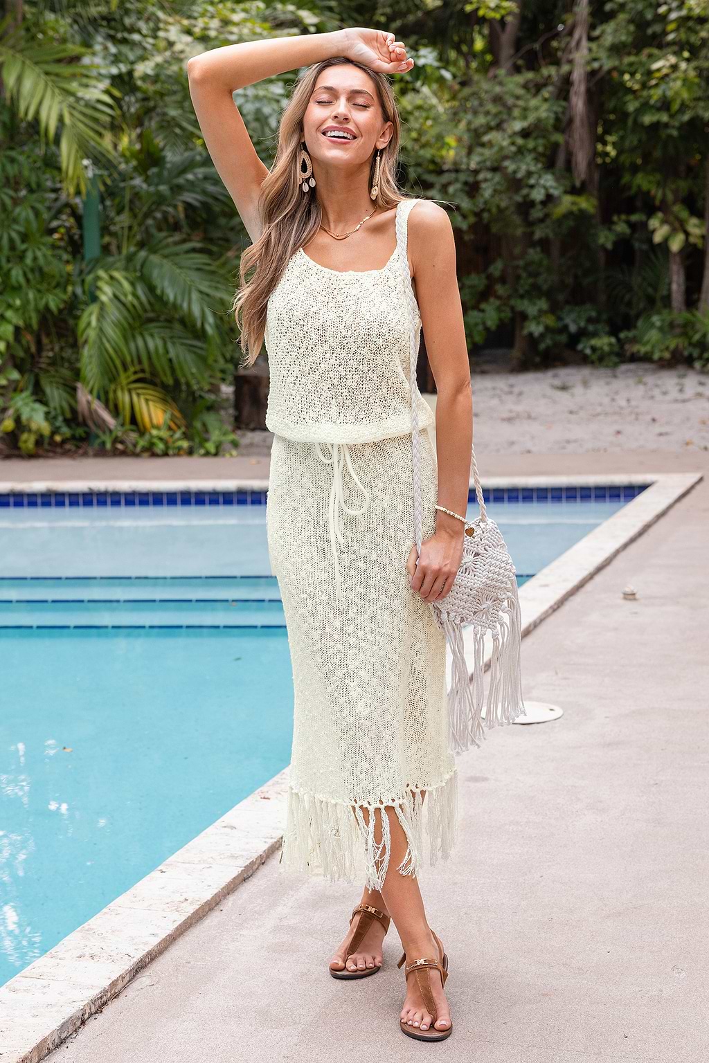Vestido largo con dobladillo con flecos en color beige