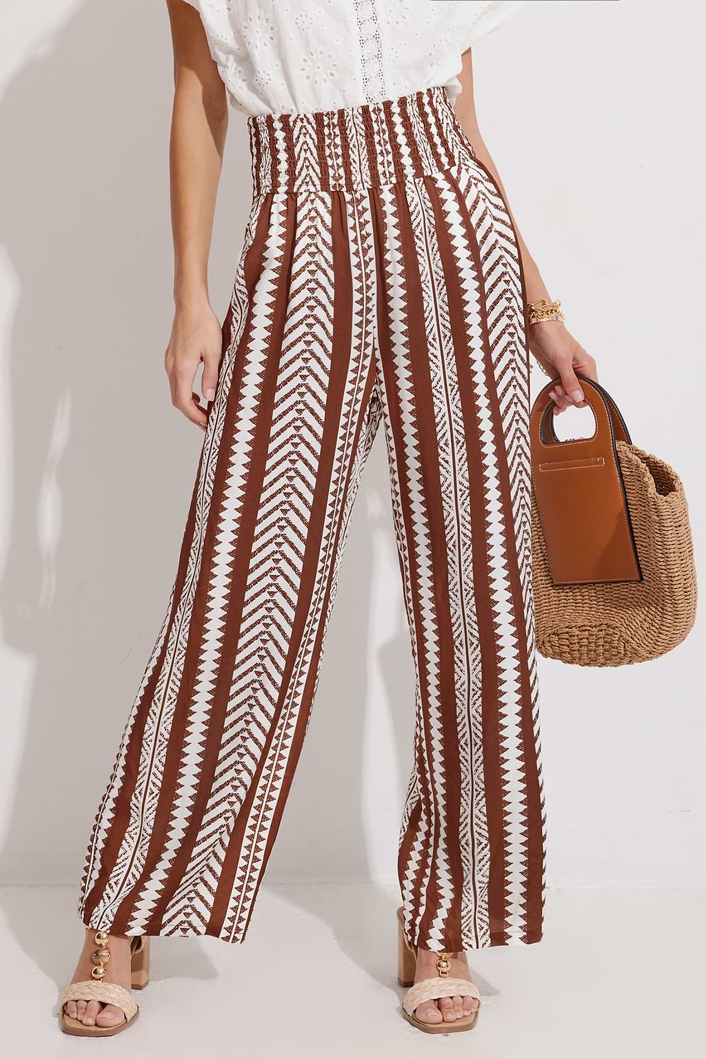 Pantalon cover up marron à taille smockée et chevrons