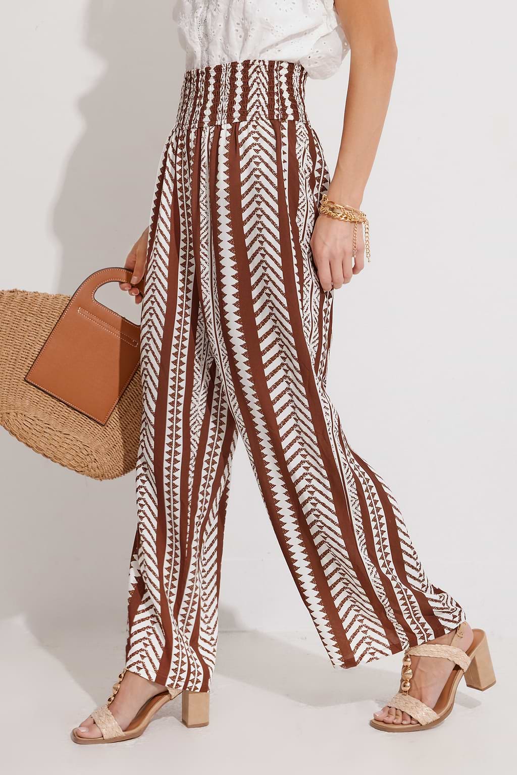 Pantalon cover up marron à taille smockée et chevrons