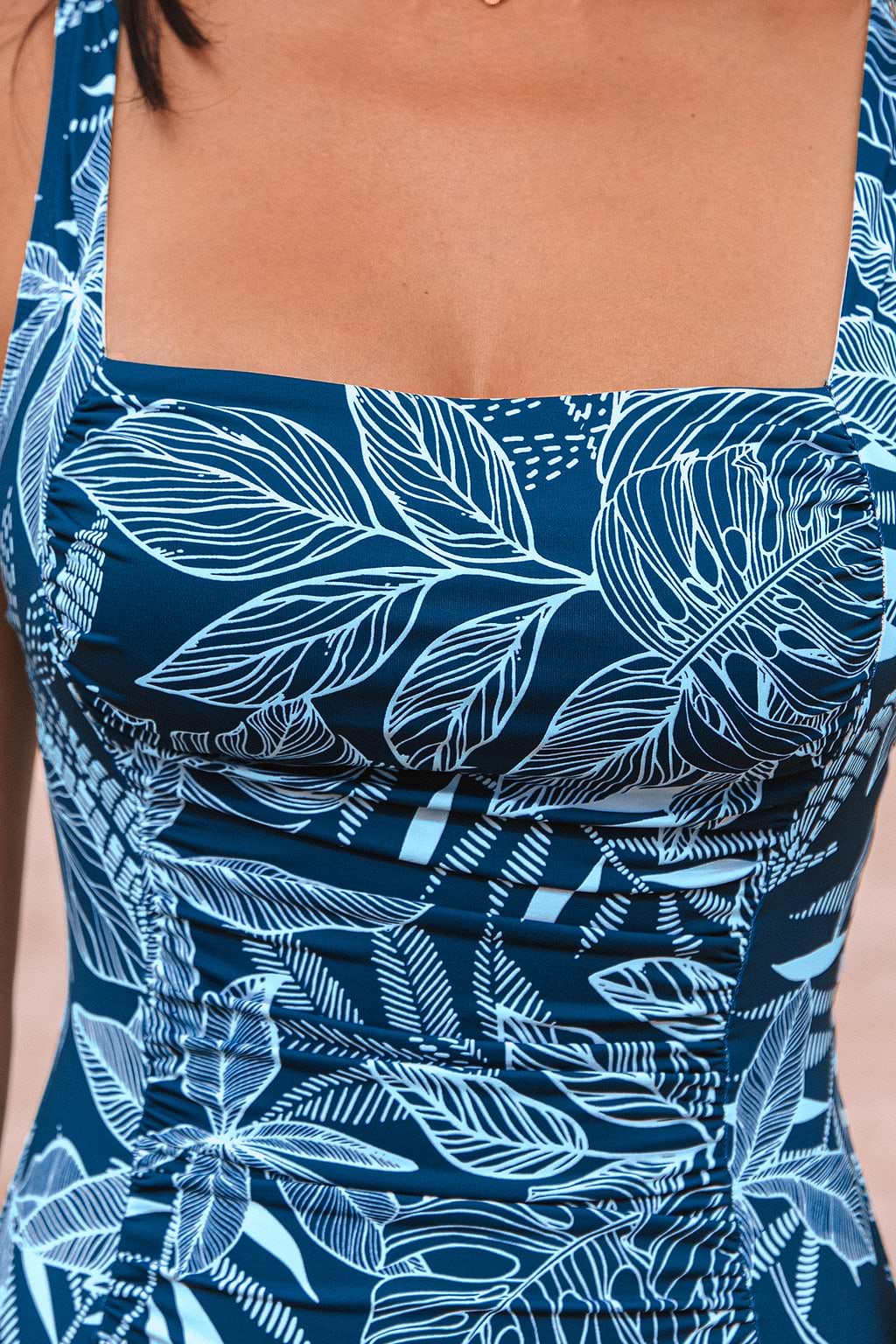 Traje de baño de una pieza estilizado y ajustado con estampado de palmeras Tropical Paradise