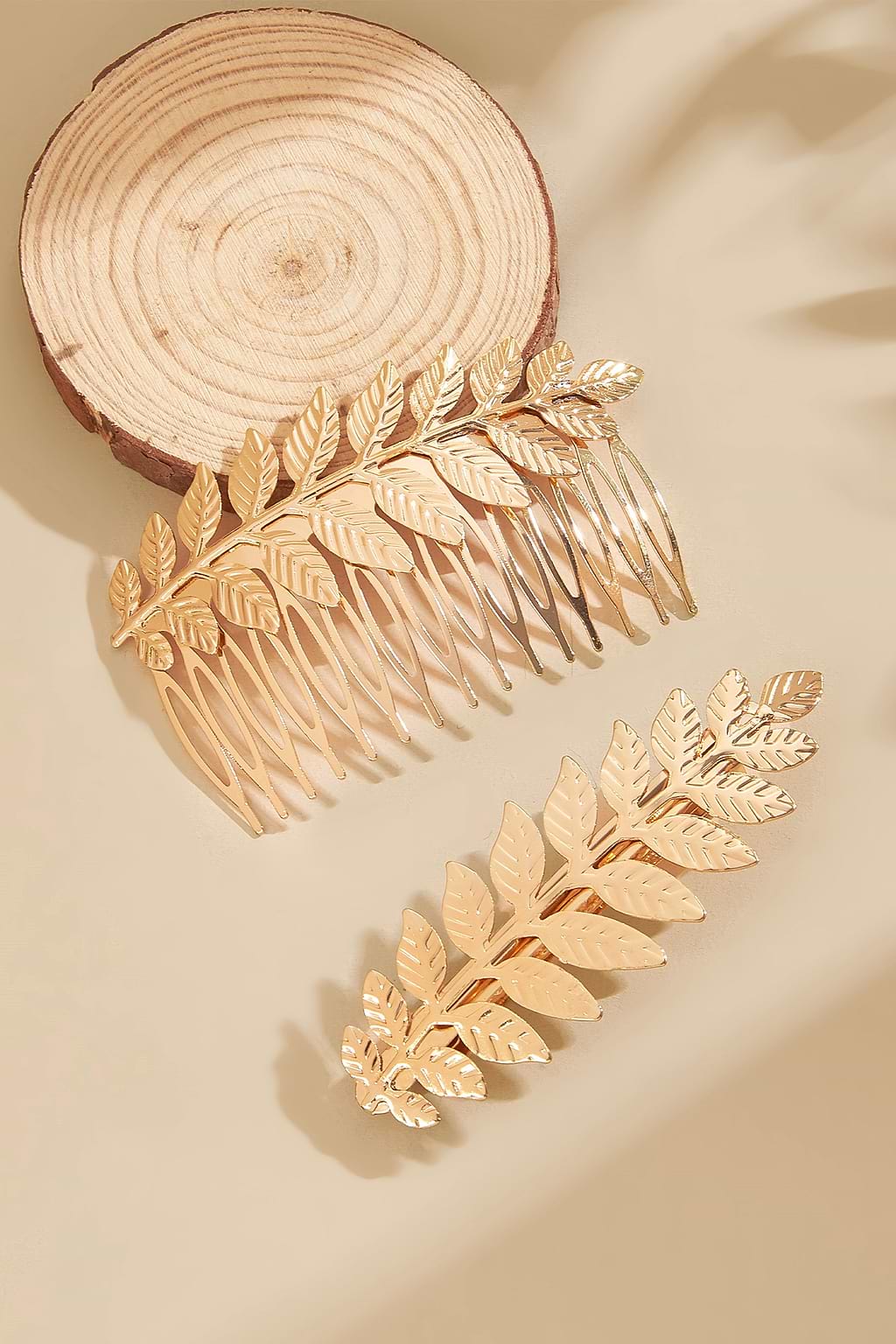 Goldfarbene Haarspange