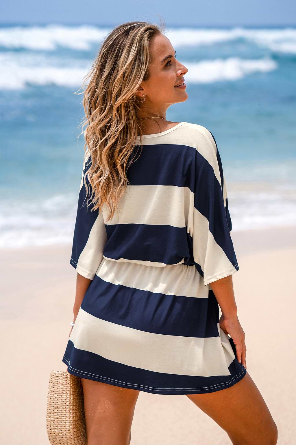 Gestreiftes Mini-Strandkleid mit Taillenband