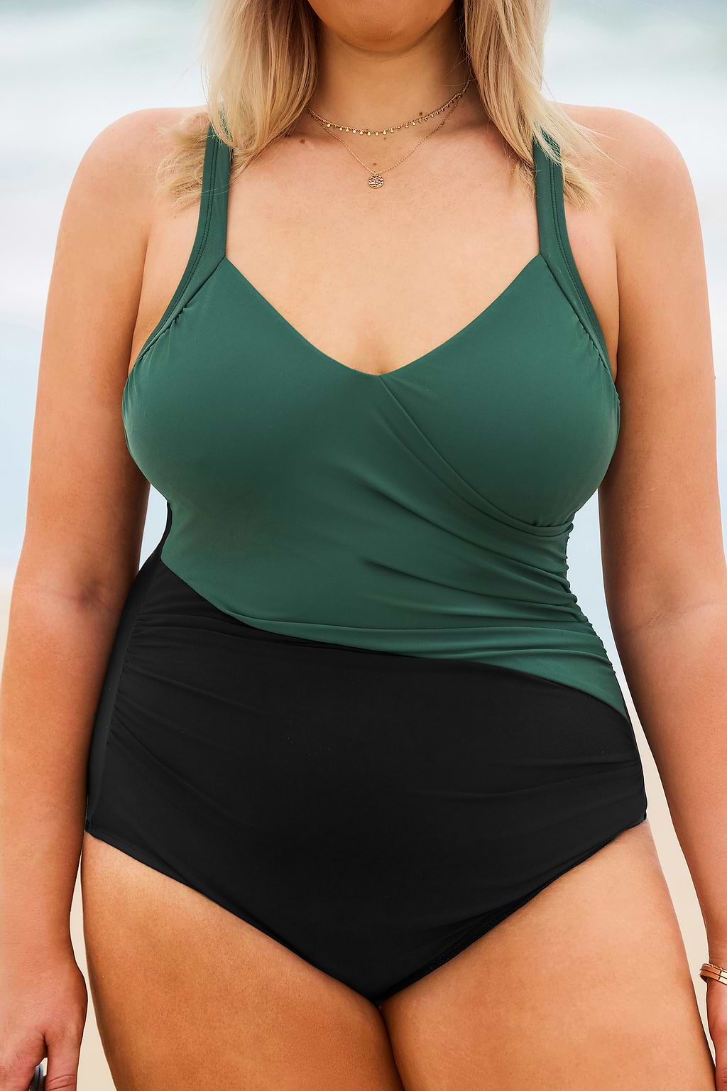 Plus Size Draw the Line Colorblock One-Piece Swimsuit
