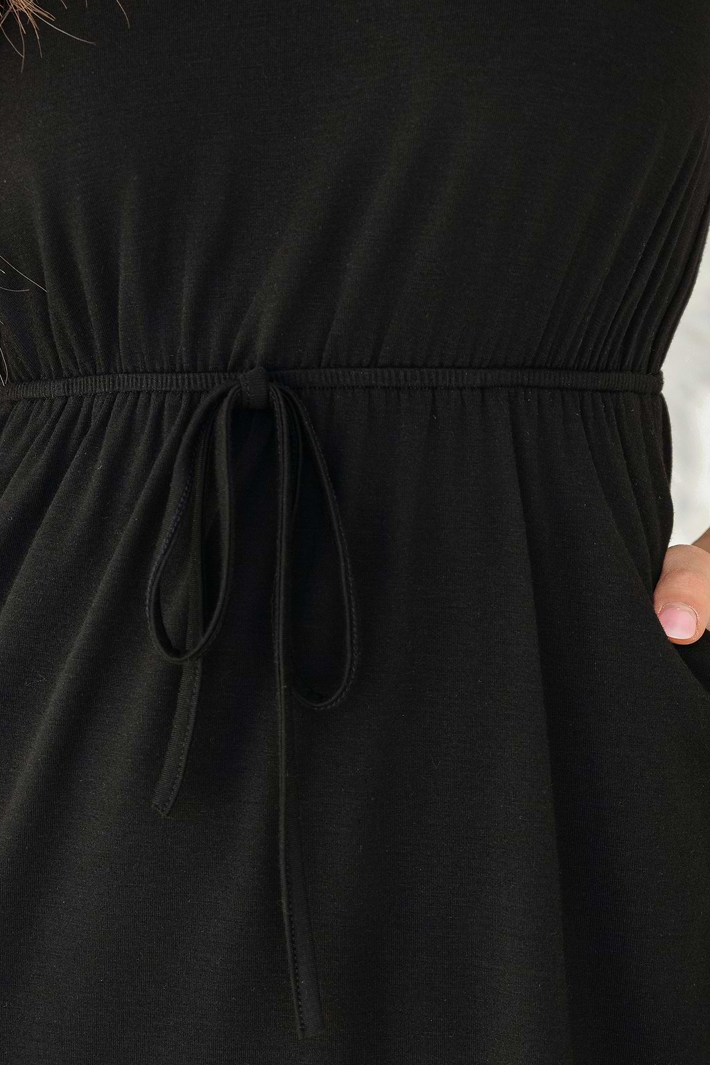 Vestido largo negro con encanto clásico