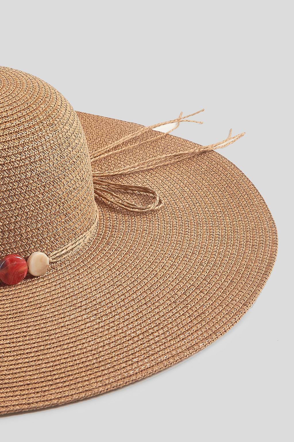 Chapeau en paille large bord