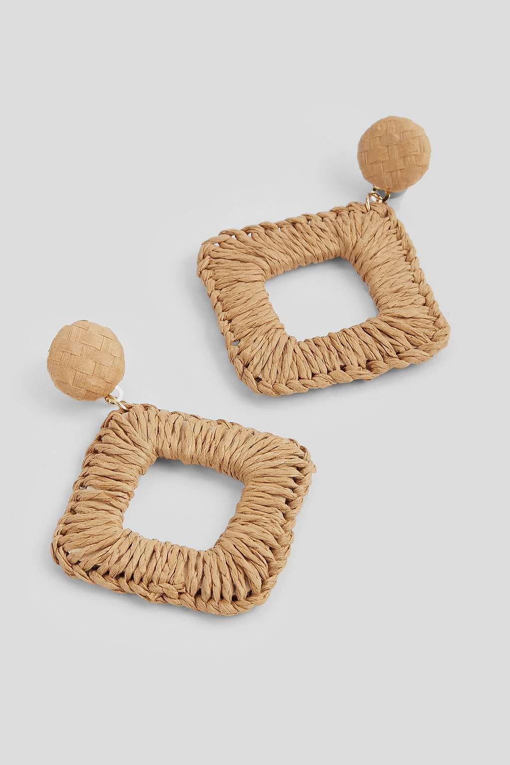 Boucles d'oreille en paille tressées