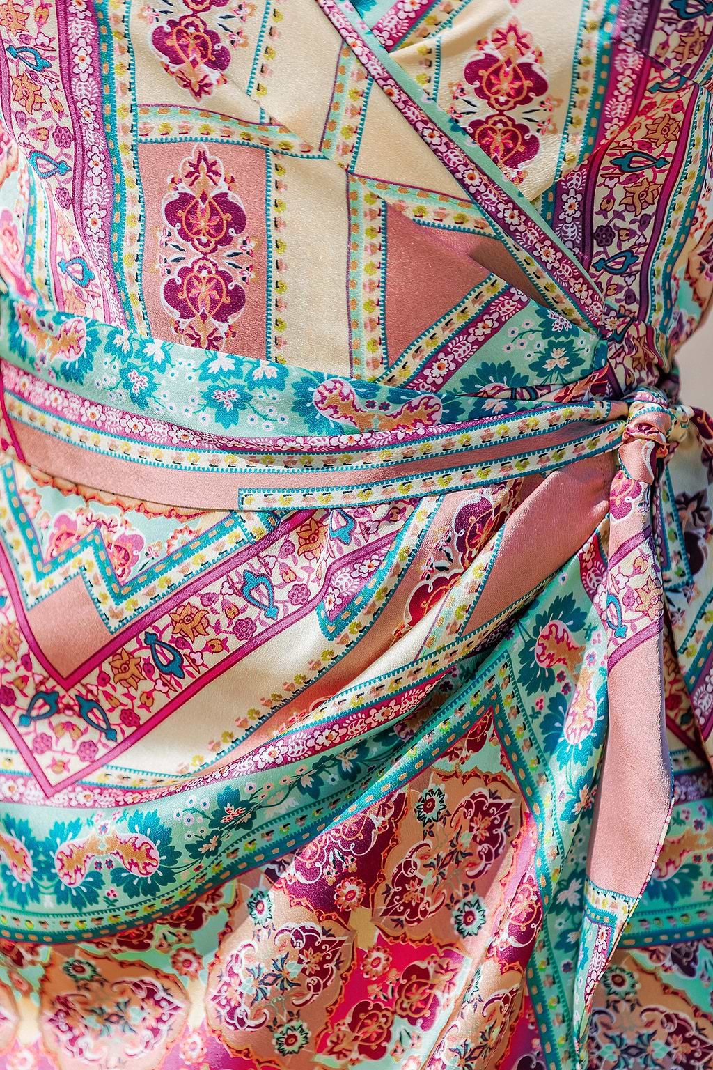 Mini abito coprente in satin sands paisley