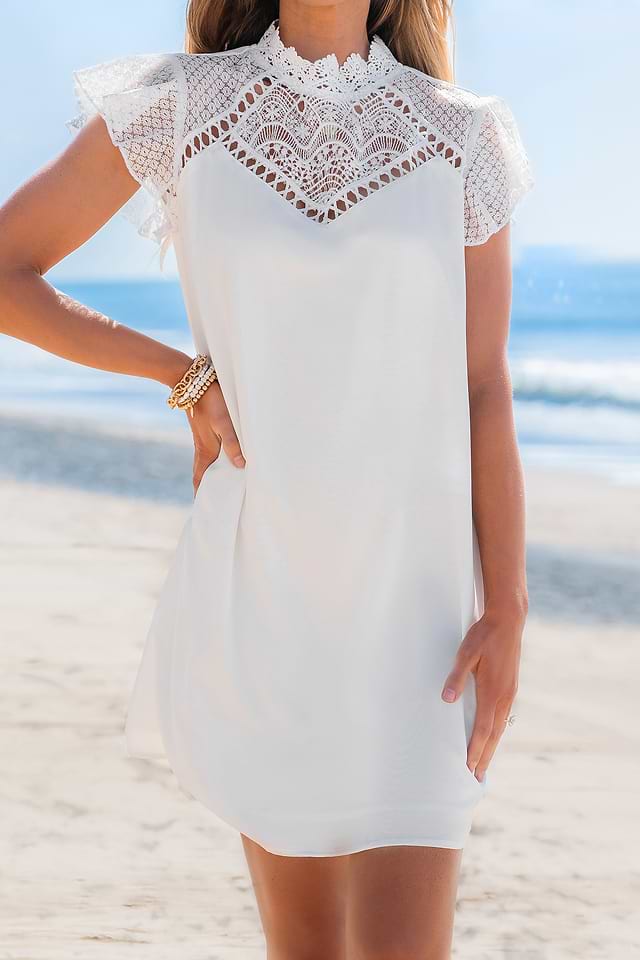 Robe courte blanche manches courtes
