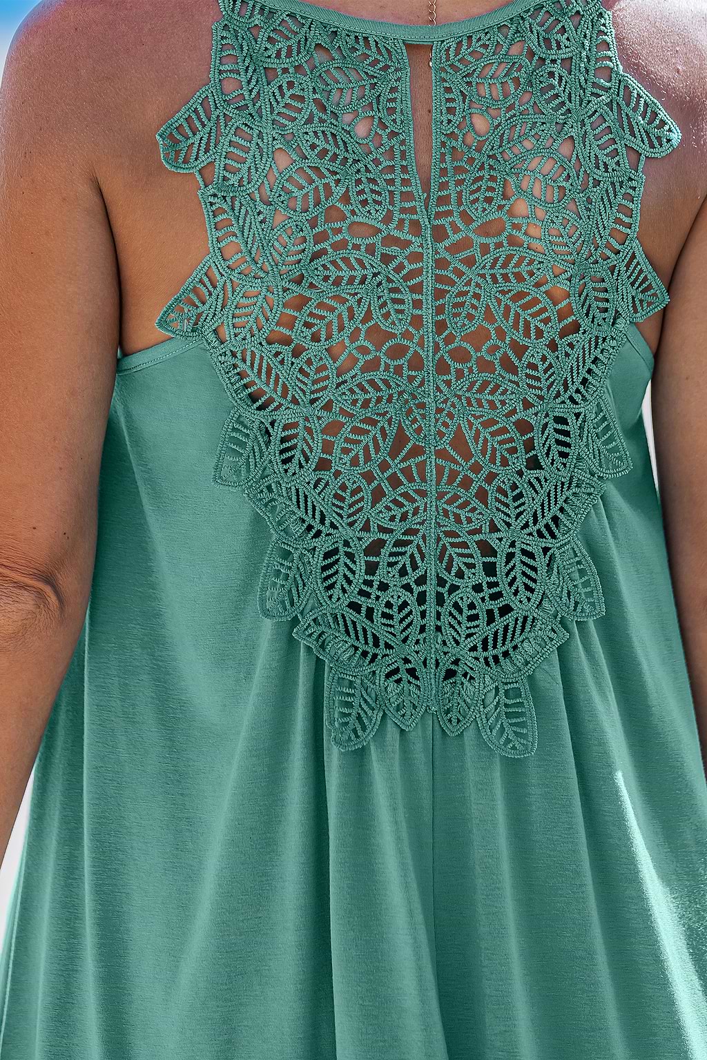 Robe cover up courte verte dentelle contrastée