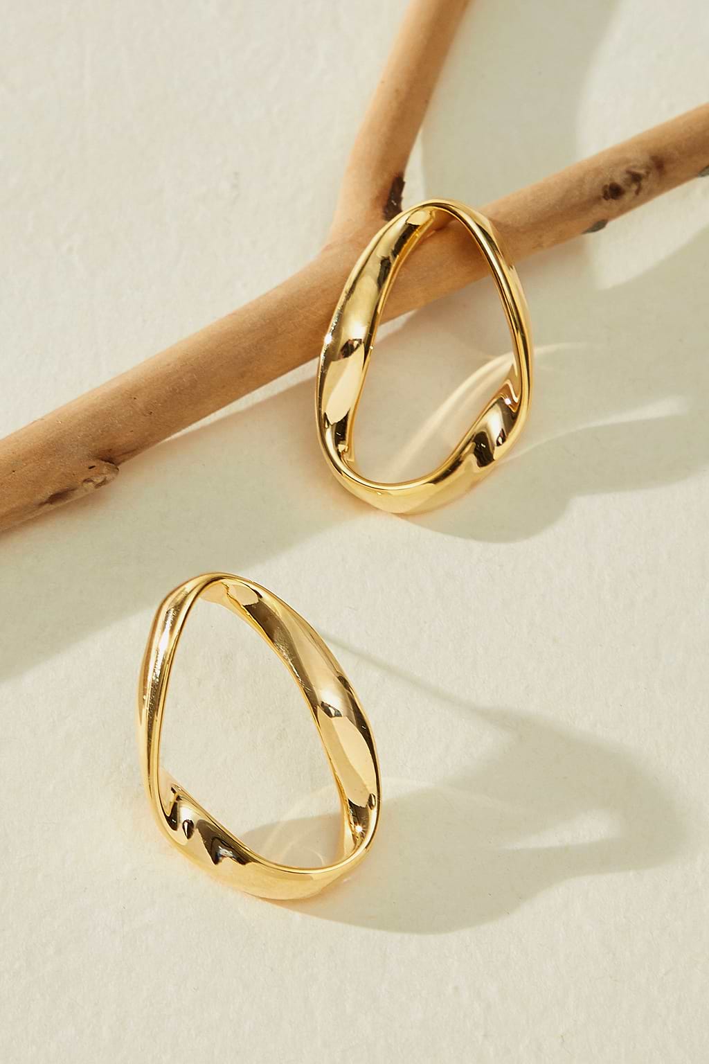 Goldfarbene Ohrringe