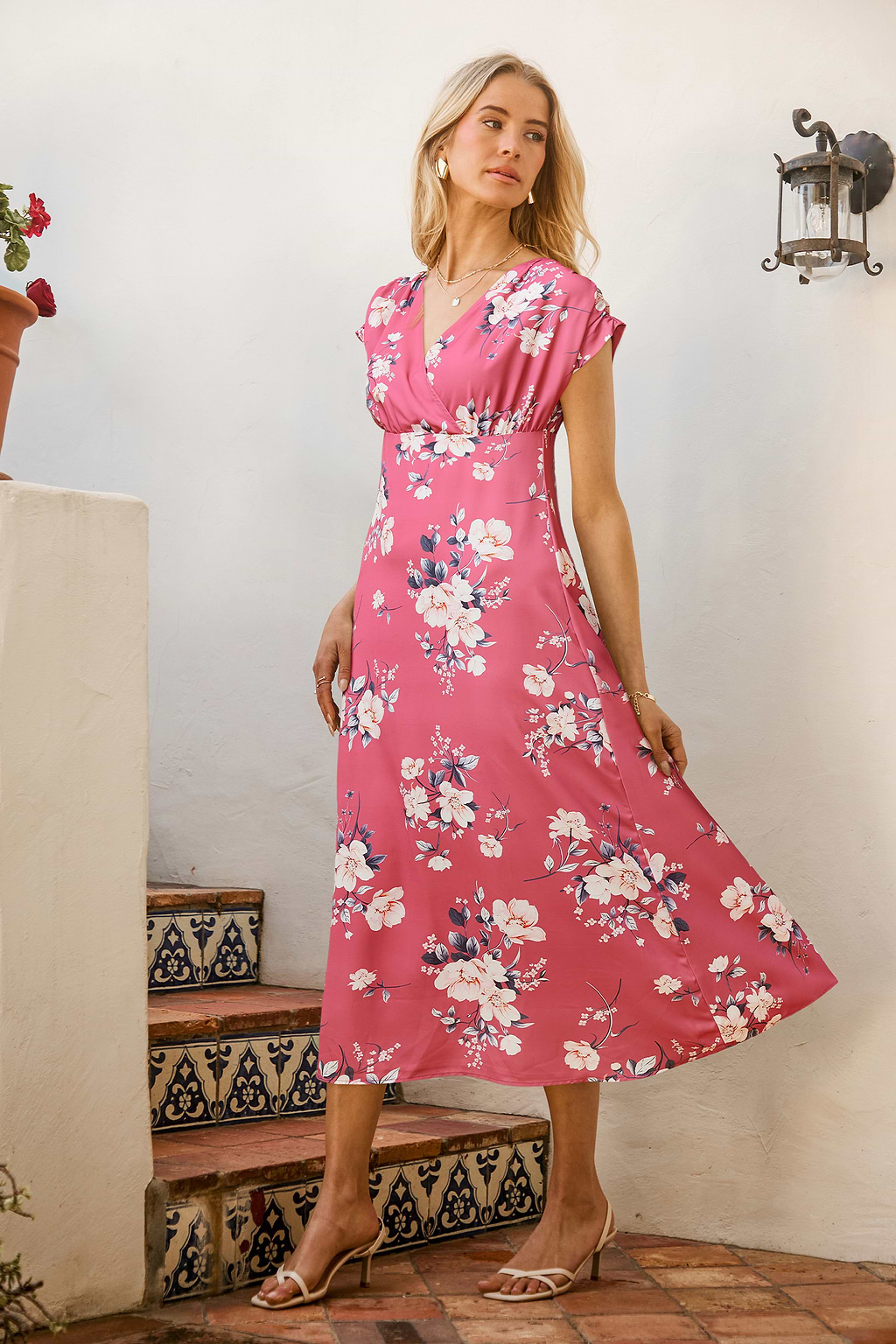 Vestido midi floral con puesta de sol brillante