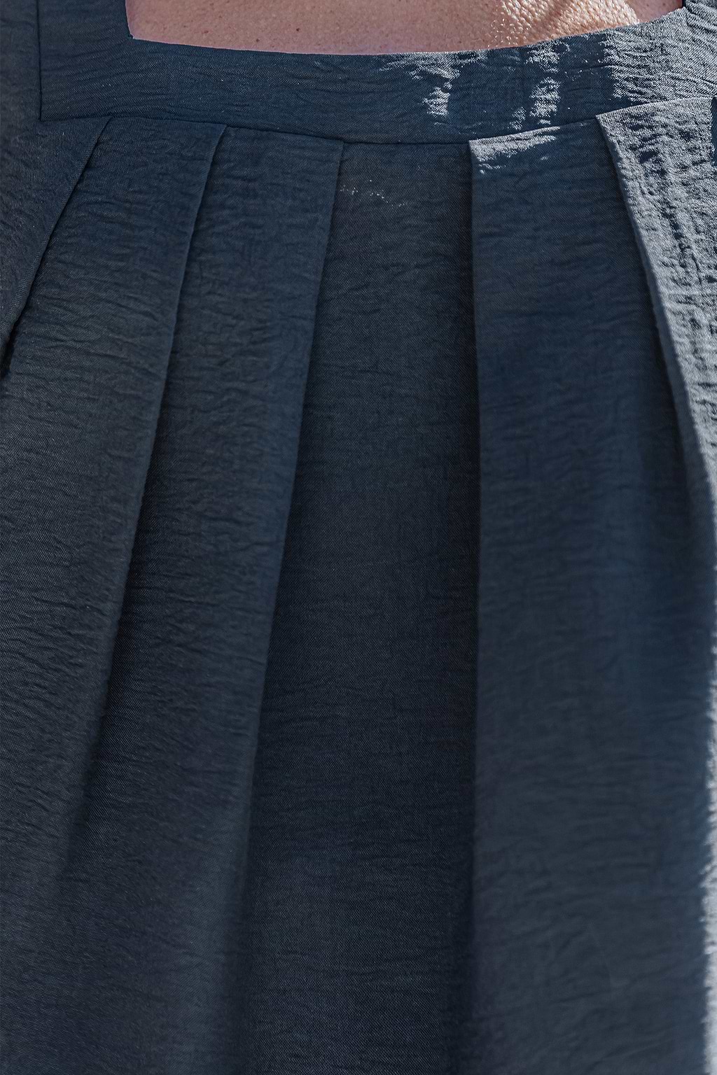 Refined Pleat Black Top