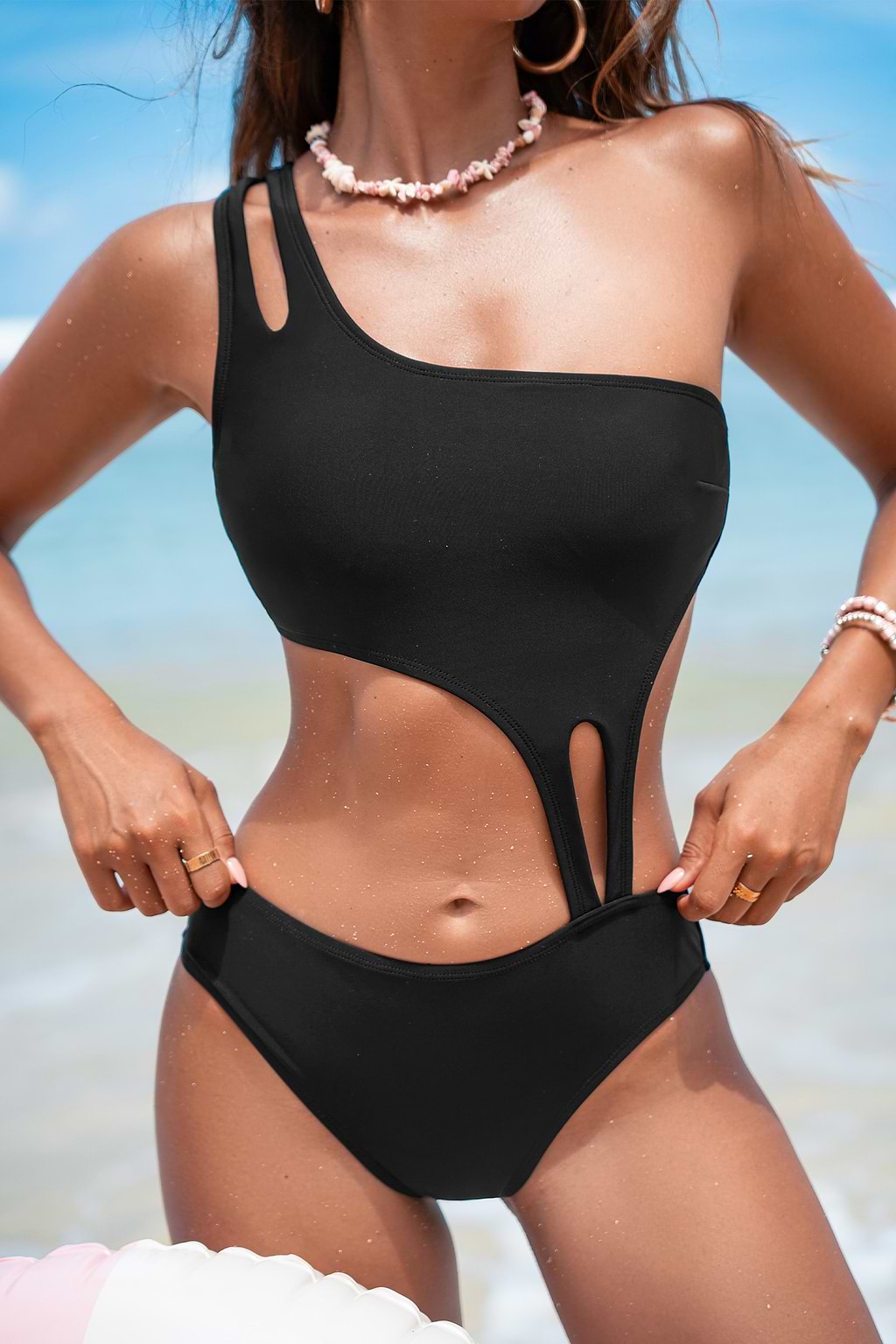 Monokini noir col asymétrique à découpes