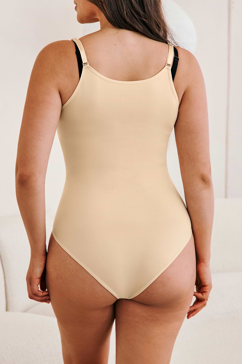 Body nude sculptant discret