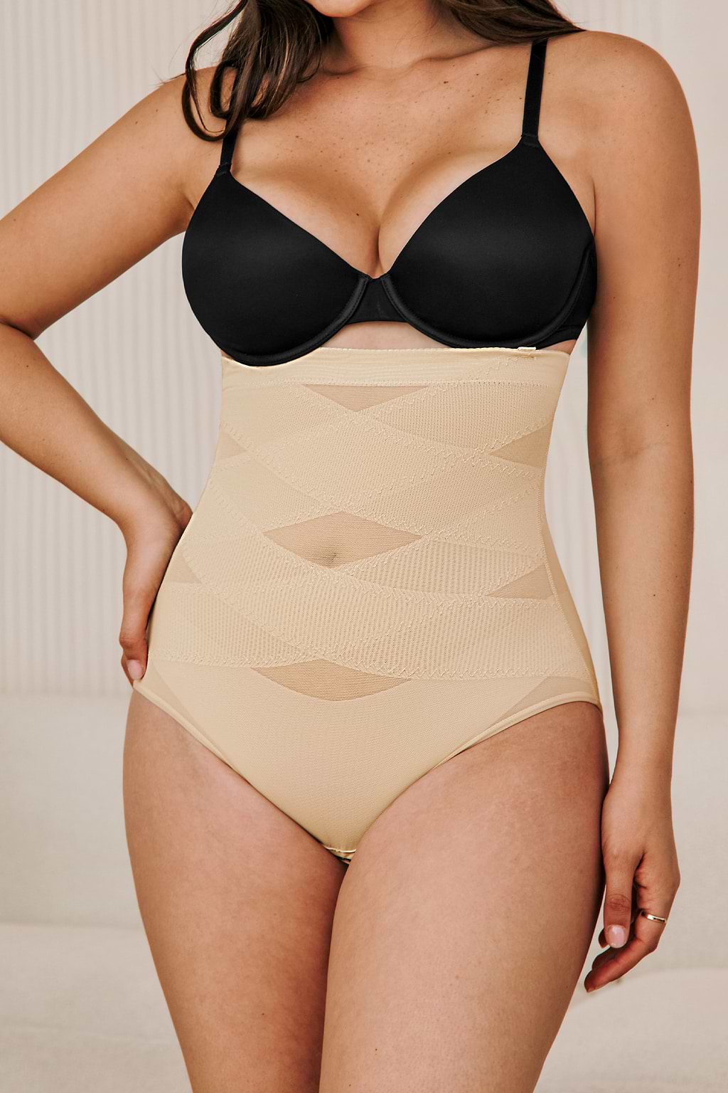 Lingerie gainante nude