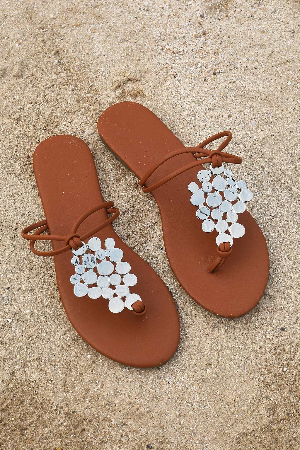 Sandales plates en simili cuir accent métallique