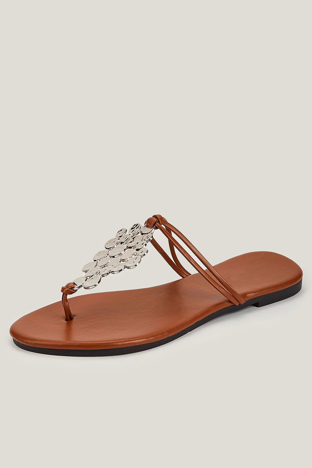 Sandales plates en simili cuir accent métallique