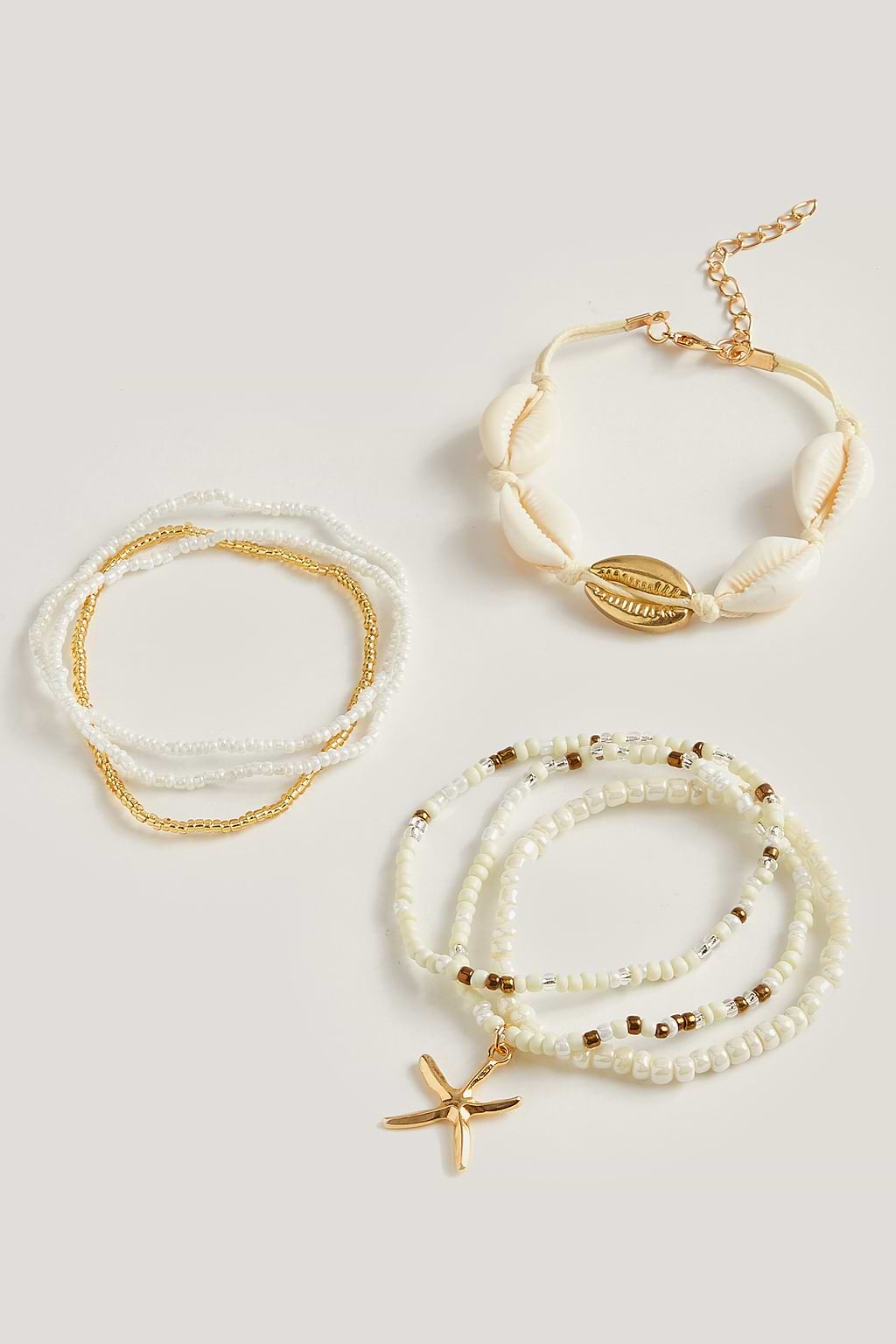 Armband-Set mit Muschelanhängern