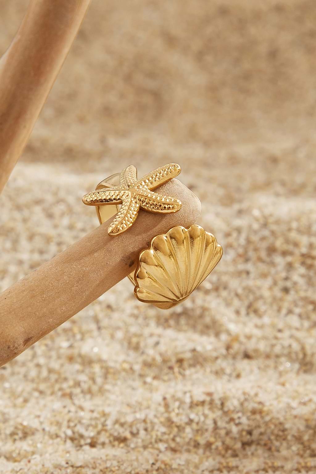 Anillo de concha de lujo en tono dorado
