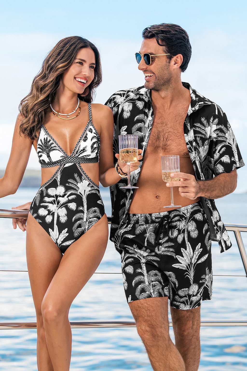 Camicia tropicale con palme a contrasto