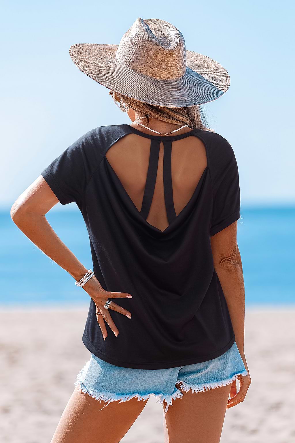 T-shirt bleu avec détail découpé