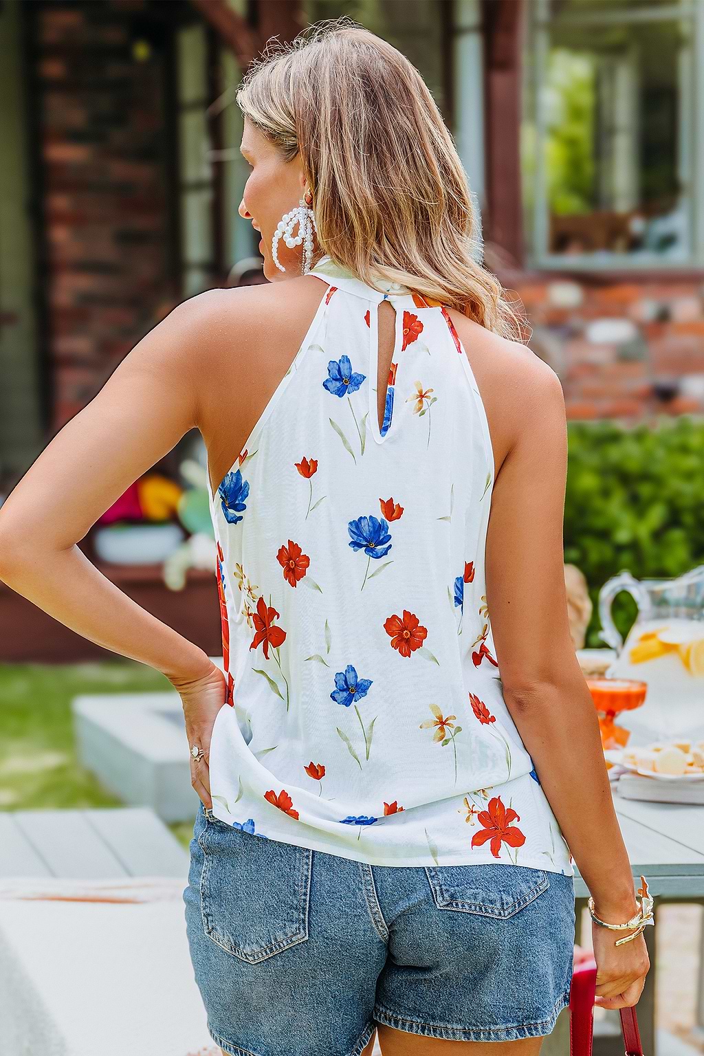 Top fleuri col haut sans manches