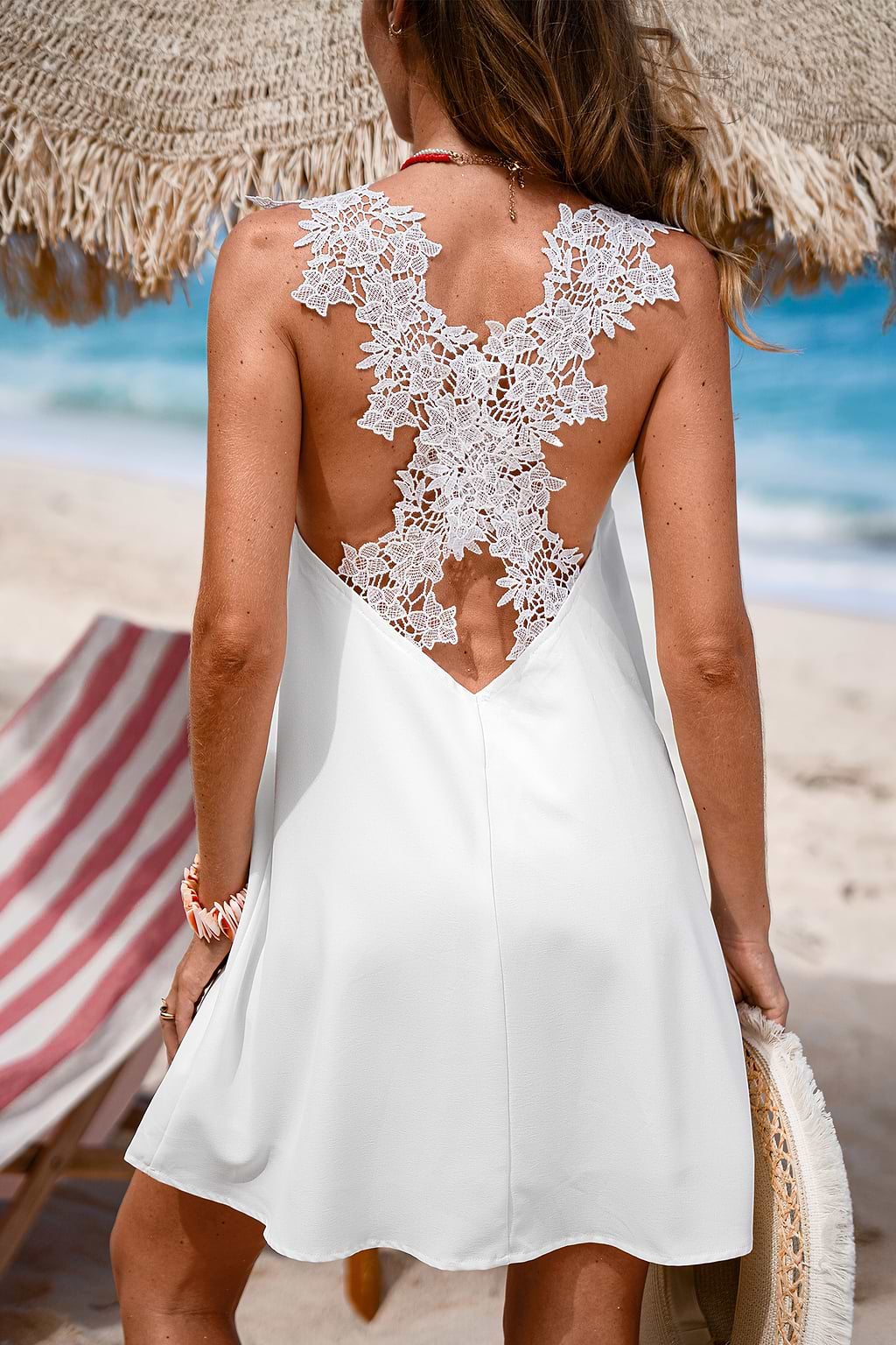 Robe courte blanche tissée col V