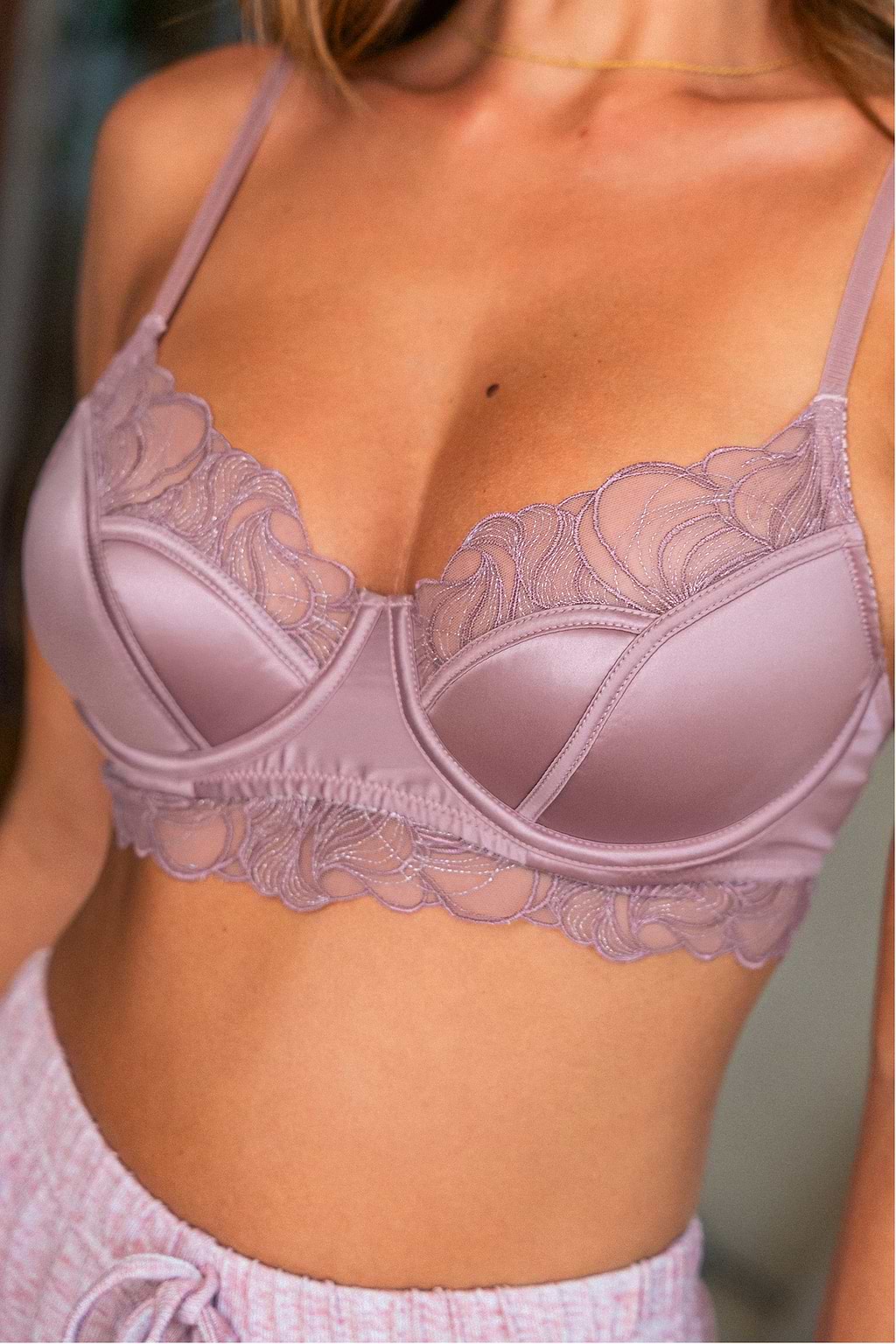 Reggiseno malva con nappa di seta