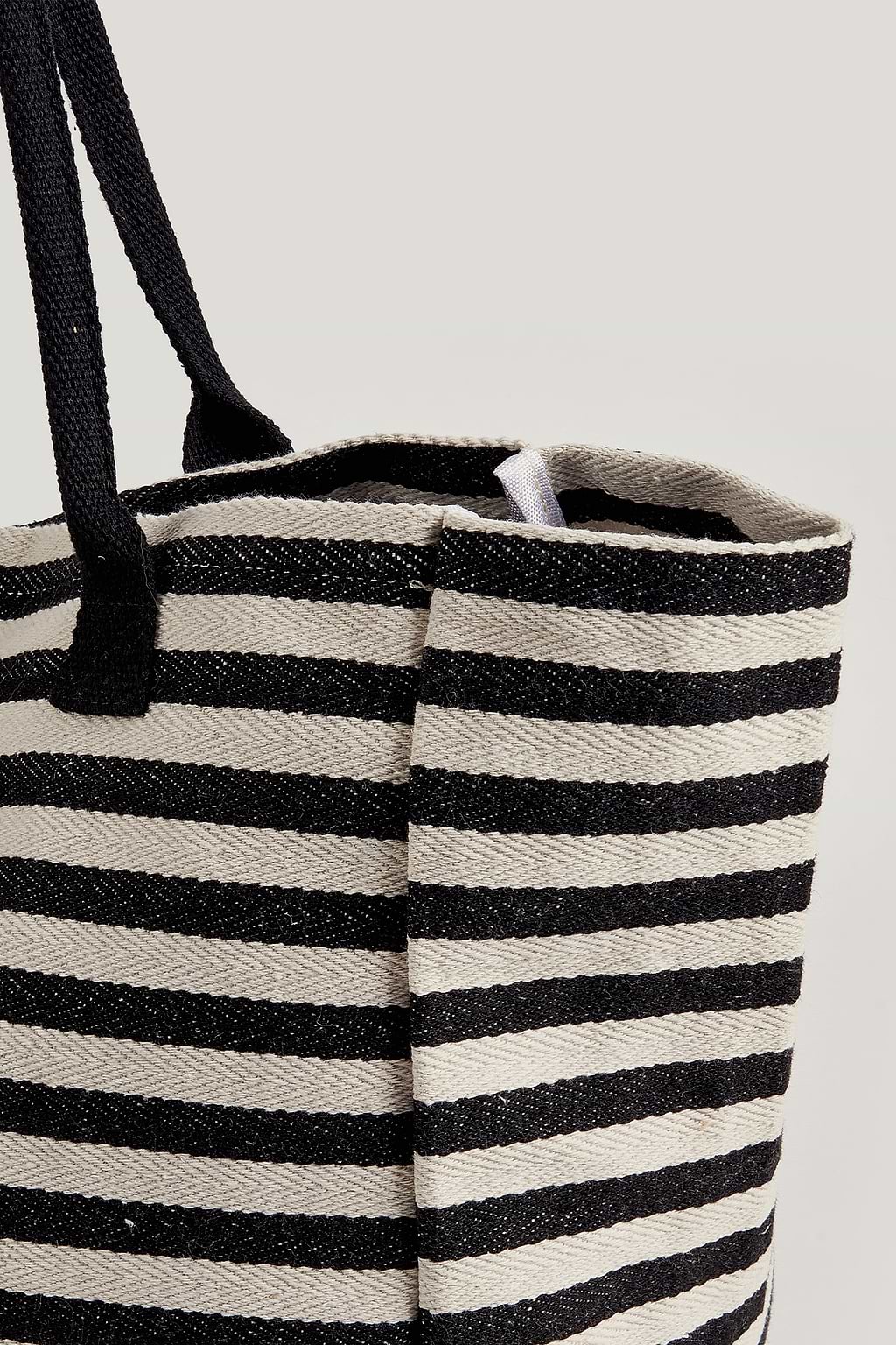 Gestreifte Tasche mit bequemen Trägern