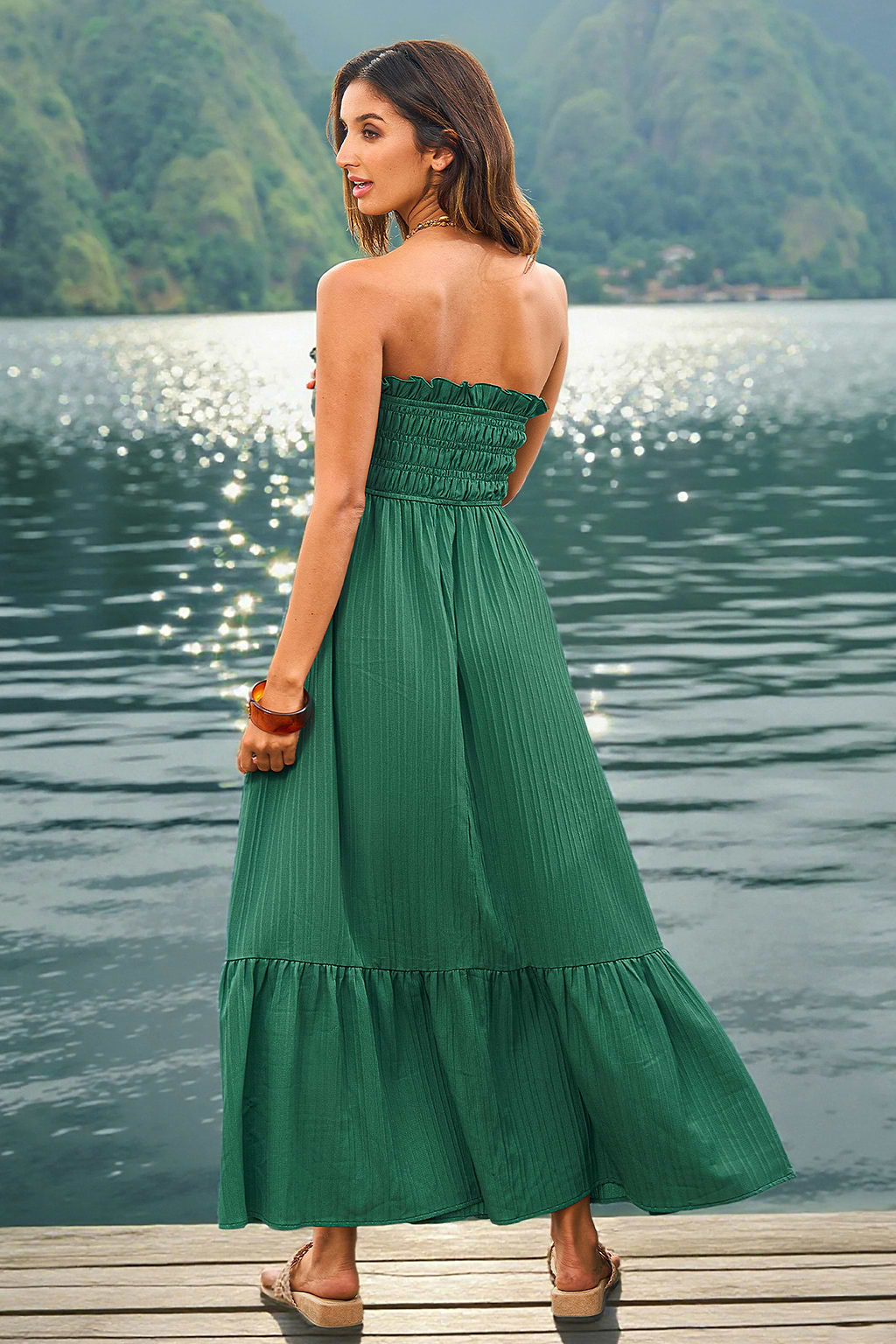 Robe longue verte col droit