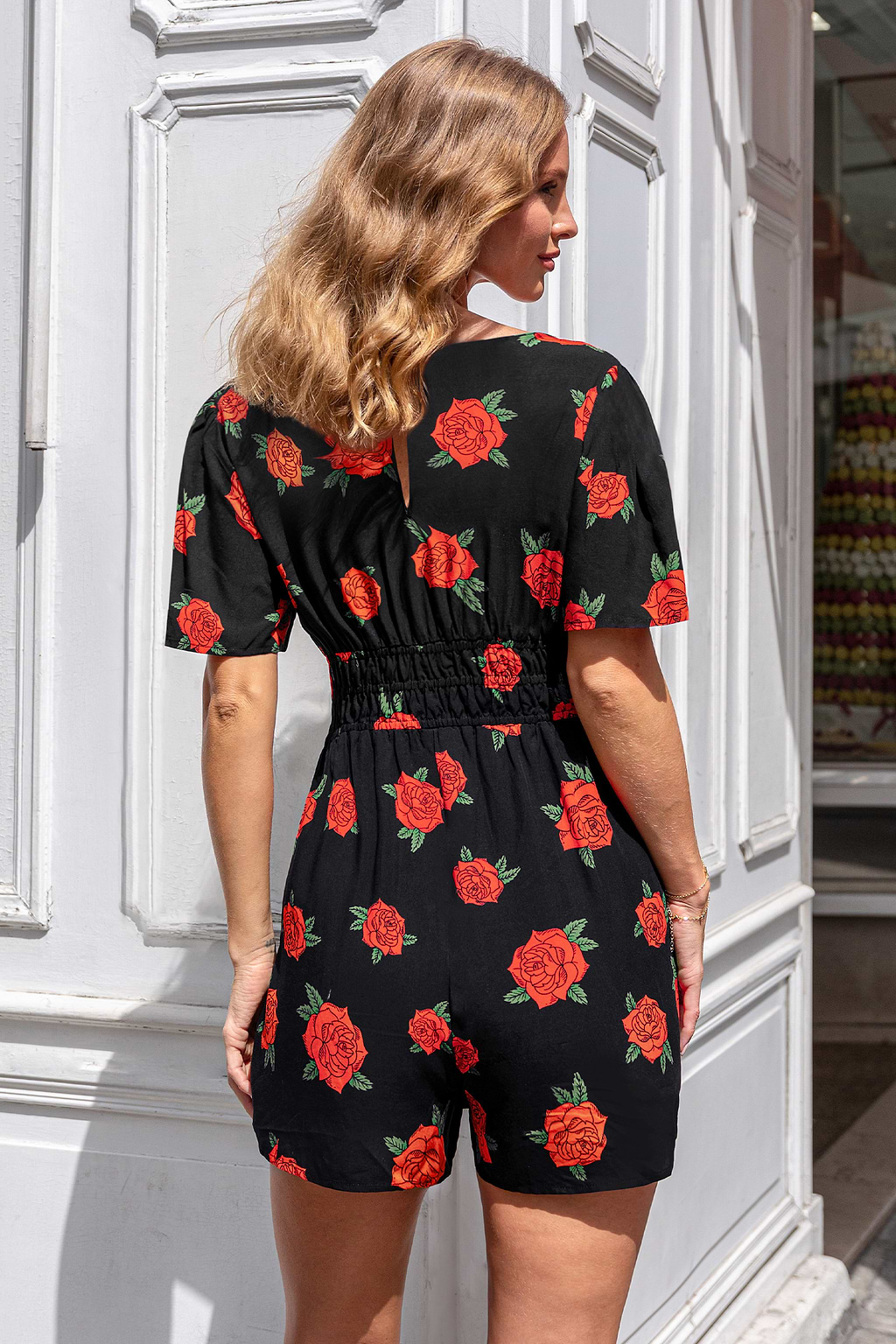 Mono floral con estampado de rosas