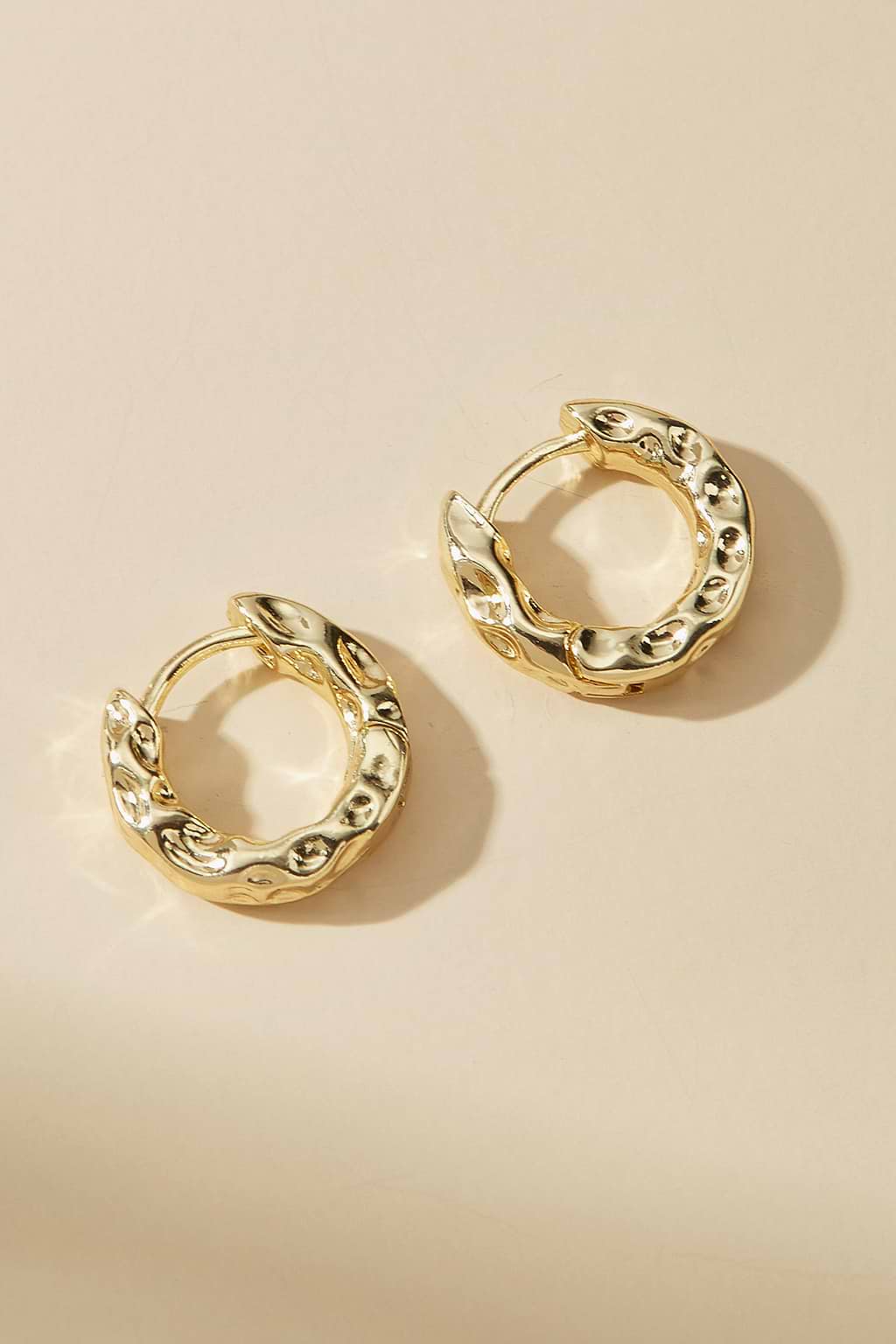 Pendientes de aro de oro fundido