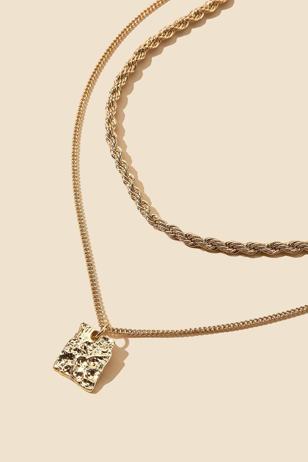 Collar dorado con proporción áurea