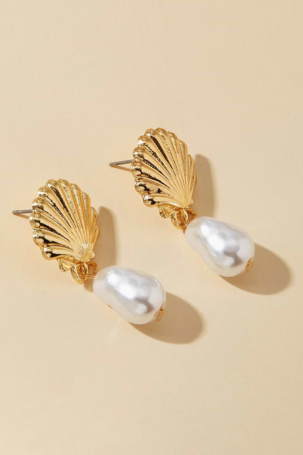 Pendientes dorados con brillo de sirena