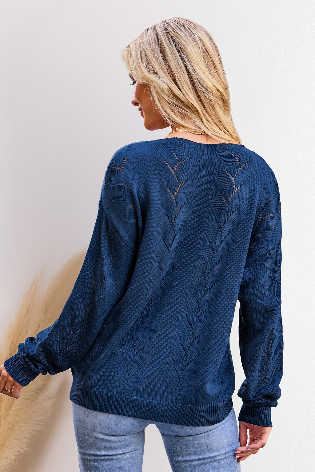 Poranny chłodny niebieski sweter